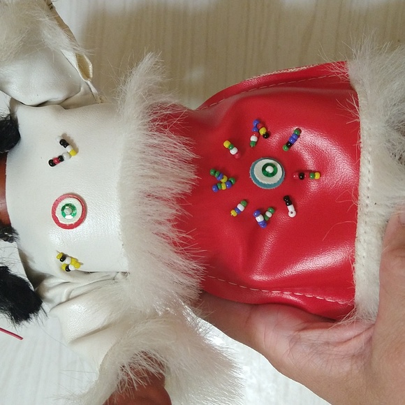 Vintage 1960's Native American Doll Traditional Beaded And Fur Dress - Picture 4 of 5